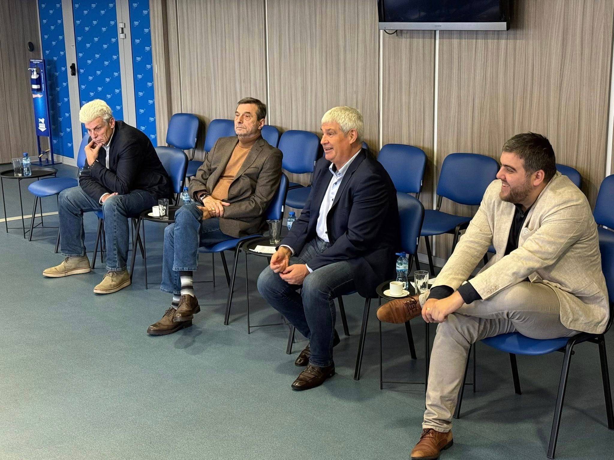  Представителите на синдикатите 